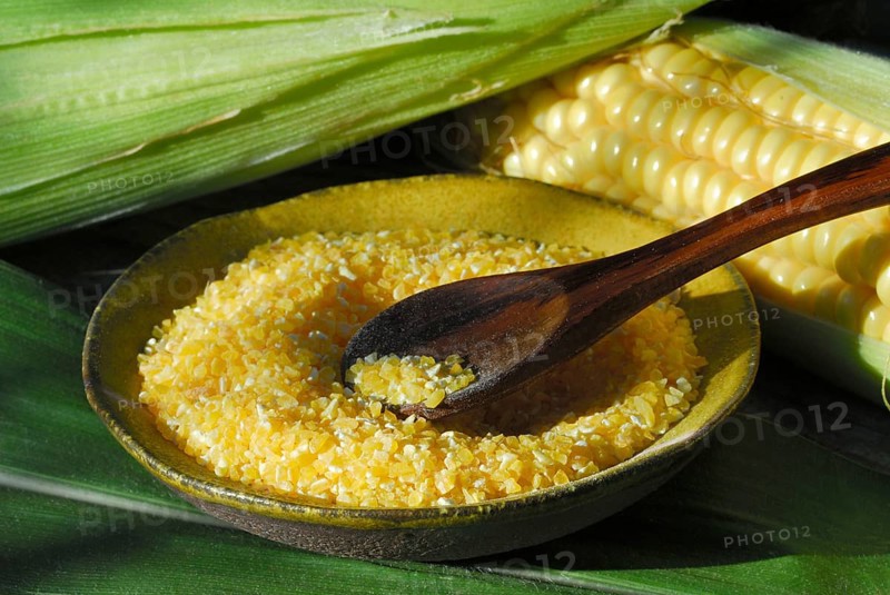 Polenta, maize, maize semolina, maize semolina, corn on the corn corn corn corn corn corn corn corn corn cob, maize flour, husk, wooden spoon