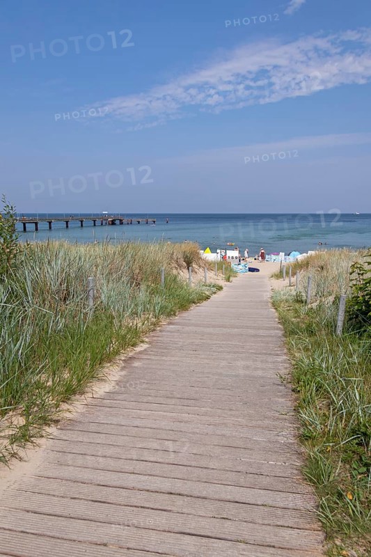 Beach access, pier, Göhren, Rügen Island, Mecklenburg-Western Pomerania, Germany, Europe