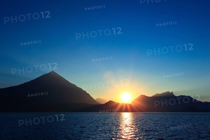 Lake Thun, Niesen, 2362 m, view from Beatenbucht, Bernese Oberland, Switzerland, Europe