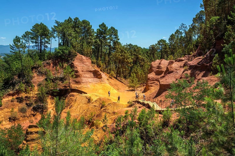 Ochre nature trail, Le Sentier des Ocres, former ochre mining area, ochre rocks, Roussillon, Luberon, Vaucluse department, Provence-Alpes-Côte dAzur, France, Europe