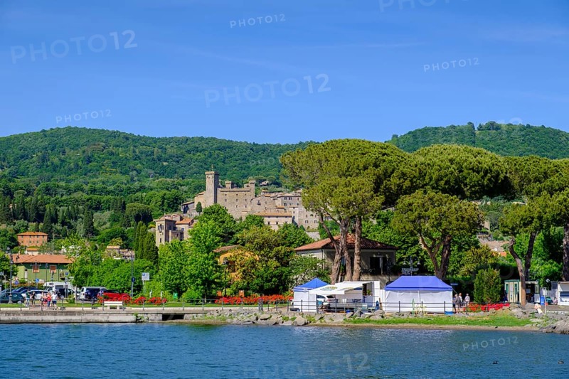 Lago di Bolsena, Lake Bolsena, with Rocca Monaldeschi della Cervara, Bolsena, Lazio, Italy, Europe