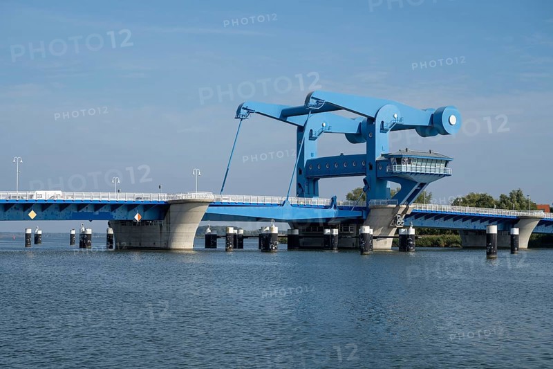 Bascule bridge on the Peenestrom, Waagebalken bascule bridge, Wolgast, Usedom Island, Mecklenburg-Western Pomerania, Germany, Europe