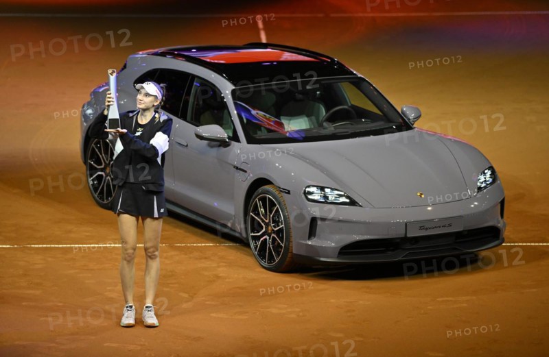 Elena Rybakina (KAZ) Award ceremony, honour, with trophy, winning car Porsche Taycan 4S Sport Turismo, tennis, Porsche Cup 2024, Porsche Arena, Stuttgart, Baden-Württemberg, Germany, Europe