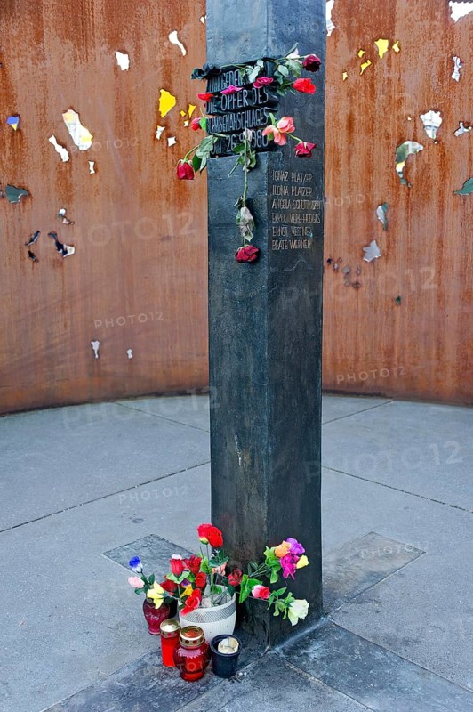 Memorial, stele in memory of the victims of the bomb attack on 26 September 1980, terrorist attack, main entrance to the Wies'n, Wiesn, Oktoberfest, Munich, Upper Bavaria, Bavaria, Germany, Europe