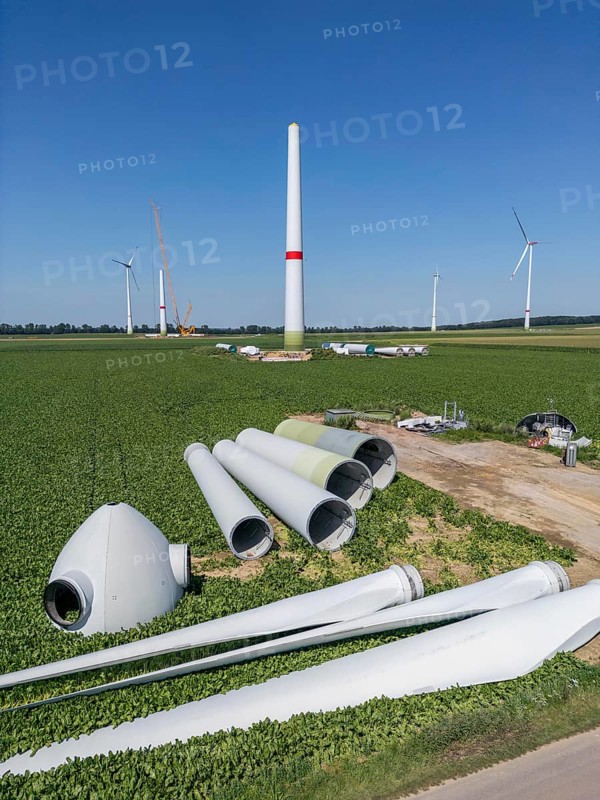 Repowering, dismantled Enercon E-58 wind turbine in a wind farm near Issum, 9 older wind turbines that have been in operation for over two decades are being replaced by a total of four Enercon E-160 turbines, under construction, with a total output of 22 megawatts, Lower Rhine, North Rhine-Westphalia, Germany, Europe
