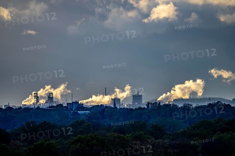 View of Duisburg-Bruckhausen, Marxloh, steelworks, blast furnaces, coking plant, skyline of Thyssenkrupp Steel, North Rhine-Westphalia, Germany, Europe