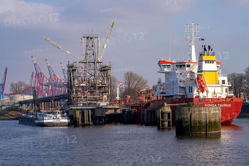 Port of Hamburg, Elbe, shipping traffic, Ölfleethafen, tankers, Hamburg, Germany, Europe
