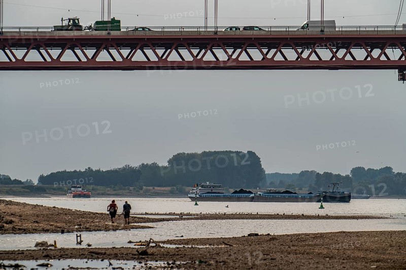 Rhine at Emmerich, extremely low water, Rhine level at 0 cm, falling trend, Rhine bridge B220, North Rhine-Westphalia, Germany, Europe