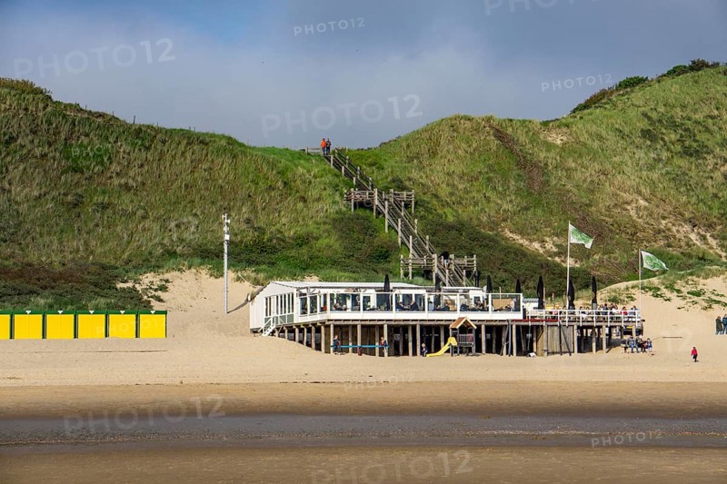Beach restaurant, Jells aan Zee, on the North Sea beach near Biggekerke, Zeeland, cargo ship breakwater at low tide, dunes, Netherlands