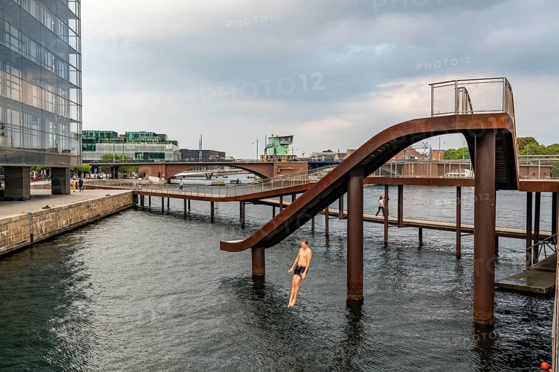 Leisure facilities in Copenhagen harbour, Bølgen afslapningsanlæg, jetties with bathing areas, fitness facilities, open air gym, kayak hire, at Sydhavn, Denmark, Europe