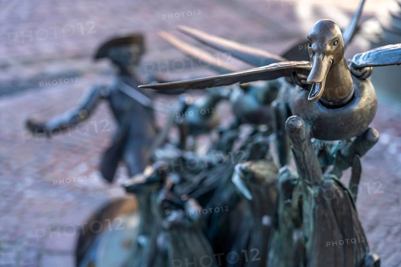 Münchhausen figure The ducks on a string at the Münchhausen fountain in Bodenwerder, Lower Saxony, Germany, Europe