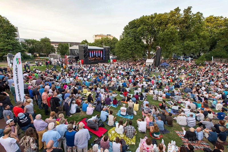 Open air concert in Essen's Stadtgarten Park, summer concert of the state government, North Rhine-Westphalia Summer Night? in Essen's Stadtgarten, with the Essen Philharmonic Orchestra, Essen, North Rhine-Westphalia, Germany, Europe