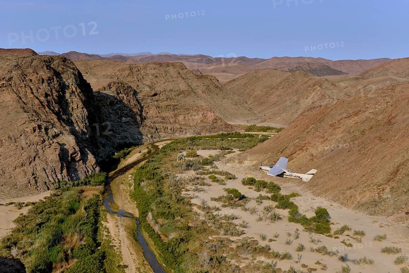 Small aircraft, Cessna 210 Centurion, above the dry riverbed of Hoarusib, Namib-Skeleton Coast National Park, Kaokoveld, Kunene Region, Namibia, Africa