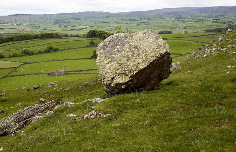 Norber erratics glacial deposition, Austwick, Yorkshire Dales national park, England, UK