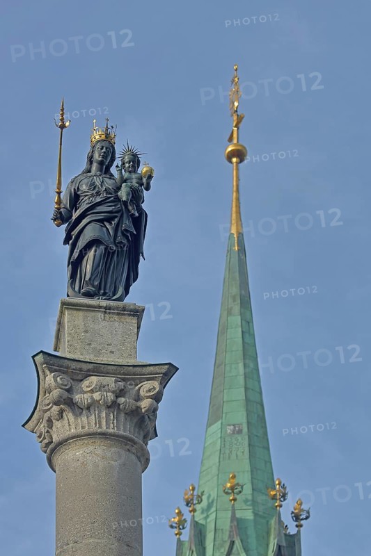 Madonna figure with golden crown and blurred spire of Our Lady, Minster, sceptre, baby Jesus, arm, hold, carry, cropped, golden, orb, Marian column, confessional square, Constance, Obersee, Lake Constance, Lake Constance area, Baden-Württemberg, Germany, Europe
