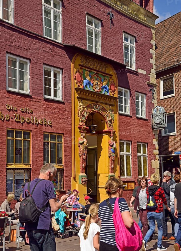 Europe, Germany, Lower Saxony, Hamburg Metropolitan Region, Lüneburg, Große Bäckerstraße, The old Rathsapotheke, Portal, Figure decoration, Europe