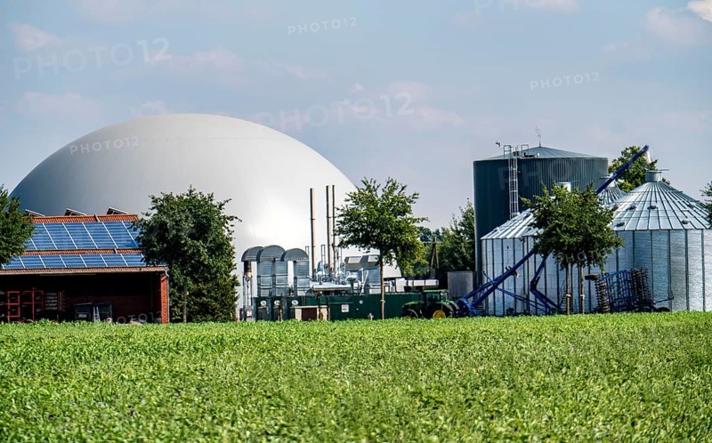 Biogas plant, storage silos, large buffer tank for hot water for intermediate energy storage, dome-shaped gas storage facility, Rietberg, North Rhine-Westphalia, Germany, Europe