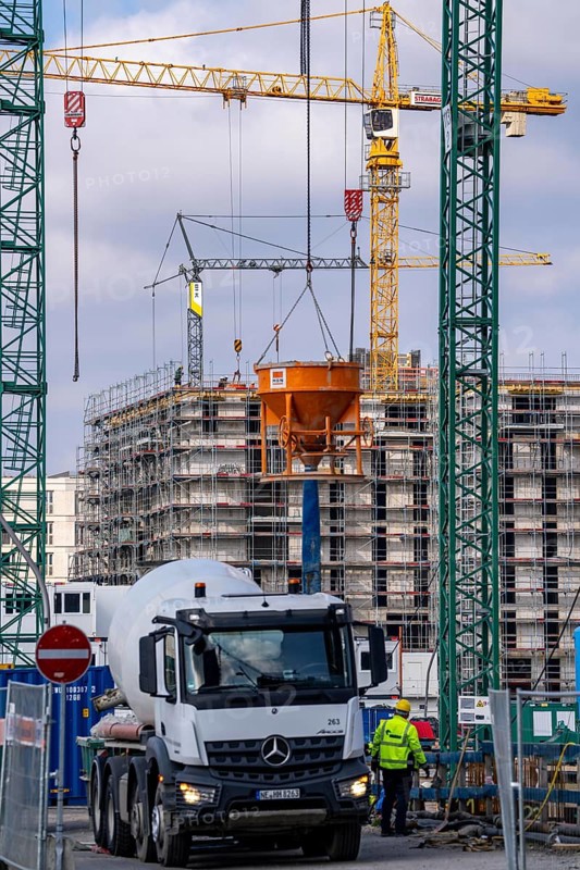 Construction sites in the east of Hafencity Hamburg, office building, new district on the Elbe, on the site of the former free harbour, residential units for 14, 000 people, 3, 000 hotel beds, 45, 000 jobs, Hamburg, Germany, to be built here by the 2030s, Europe