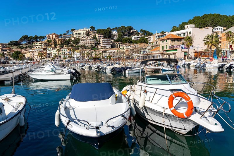 Coastal town of Port de Sóller in the north-west of the island, near Alconàsser, Serra de Tramuntana, Majorca, Spain, Europe