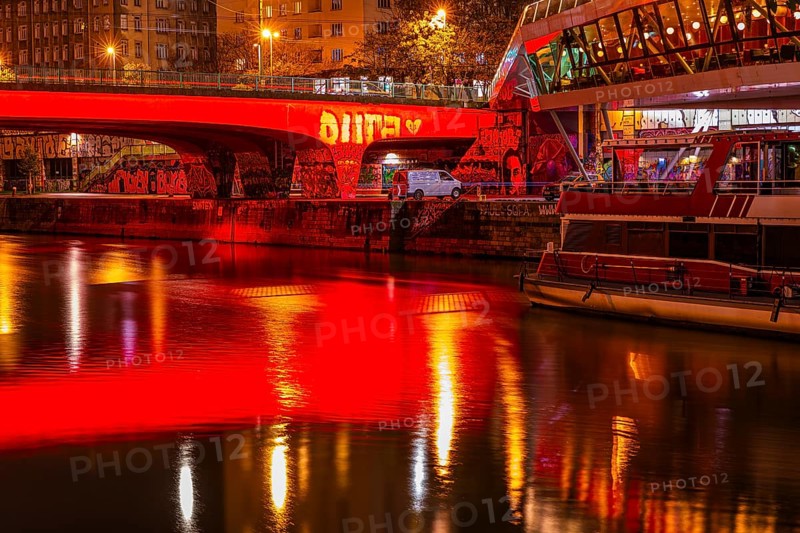 Illuminated Franz-Josefs Quay and Schwedenbrücke, on the Danube Canal, night shot, Vienna, Austria, Europe