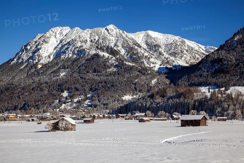 Winter landscape, snowy landscape, view of Oberstdorf, behind Rubihorn, Gaisalphorn, Geißfuß, Nebelhorn, Oberallgäu, Allgäu, Bavaria, Germany, Europe