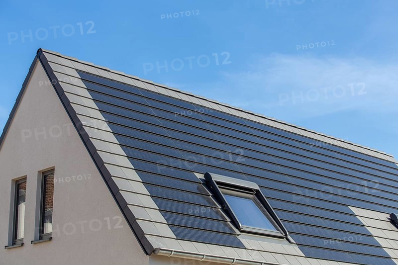 Solar roof: detached house with solar roof tiles as a high-quality and attractive alternative to conventional photovoltaic systems