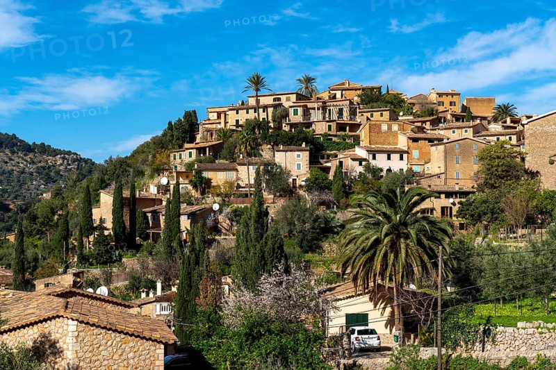 The village of Deià, in the north-west of the island, Serra de Tramuntana, Majorca, Spain, Europe
