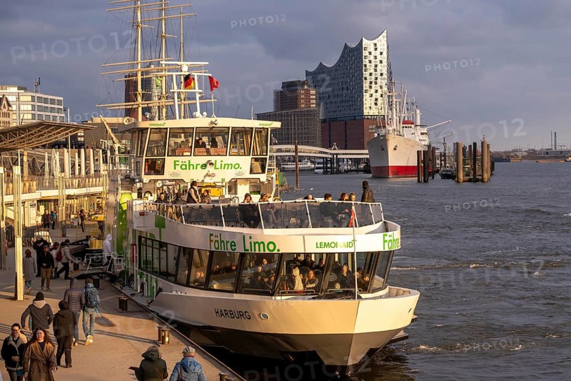 Port of Hamburg, St. Pauli Landungsbrücken, HADAG harbour ferries, Elbe Philharmonic Hall, Hamburg, Germany, Europe