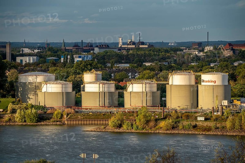 Duisburger Häfen, tank terminal of Oiltanking Deutschland GmbH, large tanks for fuels and vegetable oils, on the Rhine, Duisburg, North Rhine-Westphalia, Germany, Europe