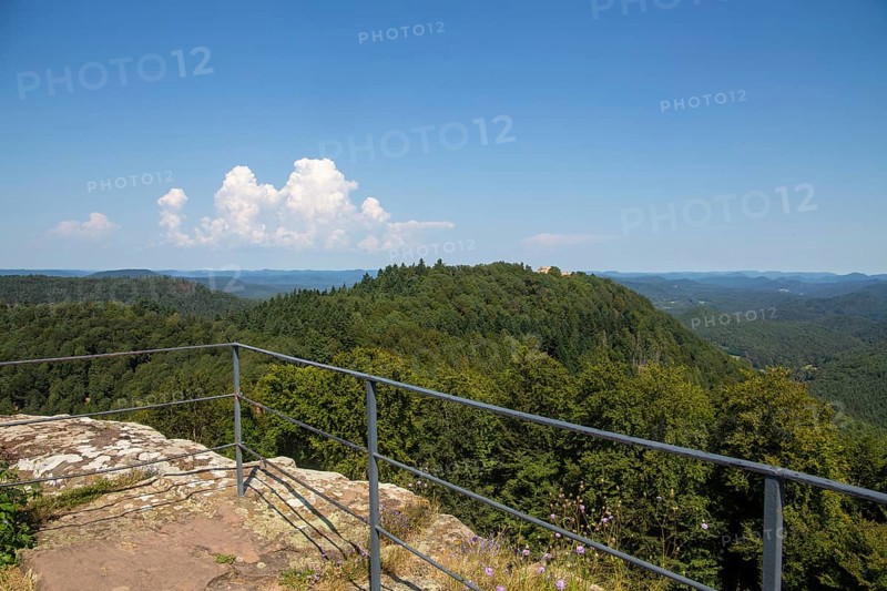 Cross-border castle hike in the Palatinate Forest-North Vosges biosphere reserve: View from Hohenburg Castle in Alsace to the nearby Wegelnburg Castle in the Palatinate Forest