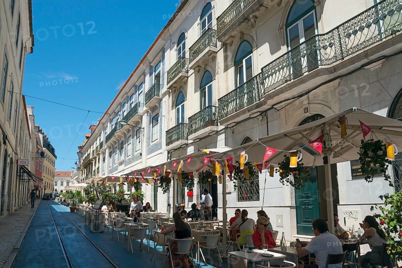 A street café in front of historic buildings in an old town under a blue sky with a relaxed atmosphere and parasols, Rua Nova da Trindade, Old Town, Lisbon, Lisboa, Portugal, Europe