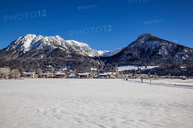 Winter landscape, snowy landscape, view of Oberstdorf, behind Rubihorn, Gaisalphorn, Geißfuß, Nebelhorn, Schattenberg, Oberallgäu, Allgäu, Bavaria, Germany, Europe