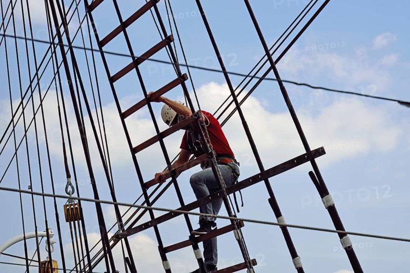 Europe, Germany, Hamburg, Elbe, museum ship, windjammer Rickmer Rickmers, masts and shrouds, man in the shrouds, Hamburg, Hamburg, Federal Republic of Germany, Europe