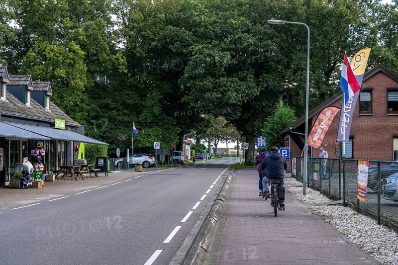 Green border, border crossing without controls, north of Straelen near Arcen NL, from the Netherlands to Germany, small supermarket and snack bar directly at the border, North Rhine-Westphalia, Germany, Europe