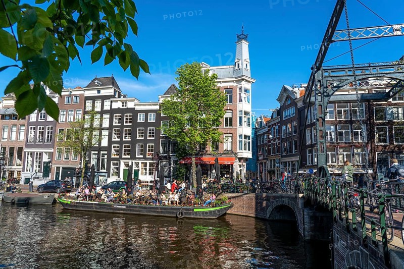 Houses on the Kloveniersburgwal canal, old town of Amsterdam, canal belt, Aluminiumbrug, café with terrace on a pontoon boat, Amsterdam, Netherlands