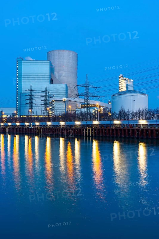 The Datteln 4 hard coal-fired power plant, operated by Uniper, on the Dormtund-Ems Canal, scheduled to go online in summer 2020 following the coal compromise, Datteln, Germany, Europe