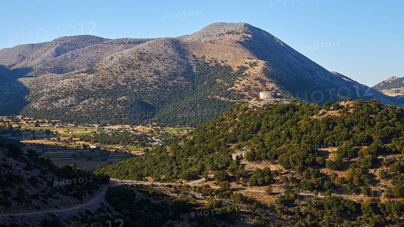 Askifou Fortress, Shady slopes on a mountainous landscape with striking ruins, Lefka Ori, White Mountains, Askifou Plateau, Askifou, Sfakia, West Crete, Crete, Greece, Europe