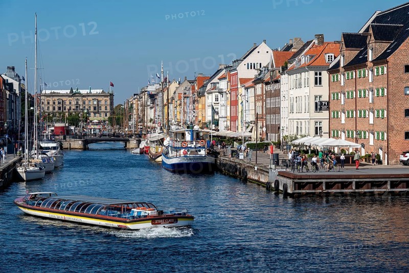 Nyhavn, in the Frederiksstaden district, harbour district with houses over 300 years old, promenade with many cafés, pubs, restaurants, canal, tourist attraction, Copenhagen, Denmark, Europe