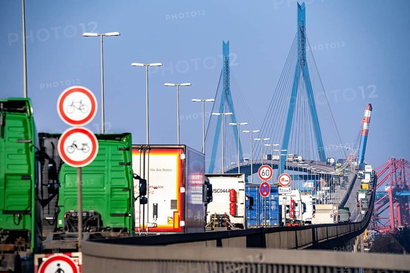 Traffic on the Köhlbrand Bridge in the port of Hamburg, spans the 325 m wide Köhlbrand, an arm of the Süderelbe, the bridge is over 3600 metres long, 53 metres above the water, piers 135 m high, more than 30, 000 vehicles use the B3 bridge daily, important connection to the port, it is dilapidated, to be rebuilt, Hamburg, Germany, Europe