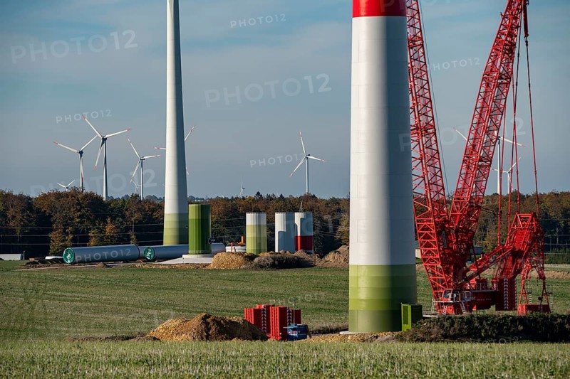 Assembly of a wind turbine, the last rotor blade is being mounted, mobile crane, wind turbine from the manufacturer Enercon, wind farm near Bad Wünnenberg, North Rhine-Westphalia, Germany, Europe