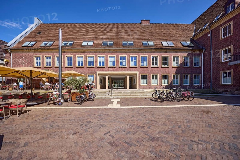 Market square with outdoor areas of catering establishments and stairs to the town hall Dülmen, Münsterland, Coesfeld district, North Rhine-Westphalia, Germany, Europe