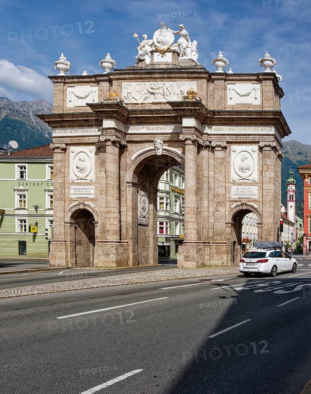 Triumphal Arch in Maria-Theresien-Straße, triumphal arch for the wedding of Archduke Leopold, Innsbruck, Tyrol, Austria, Europe