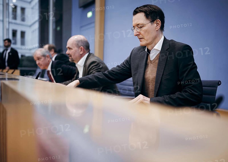 Karl Lauterbach (SPD), Federal Minister of Health, speaking at a federal press conference on the topic of quality of care and successful treatment 'Äì that'Äì why inpatient care must now be revolutionised, in Berlin, 30.01.2024