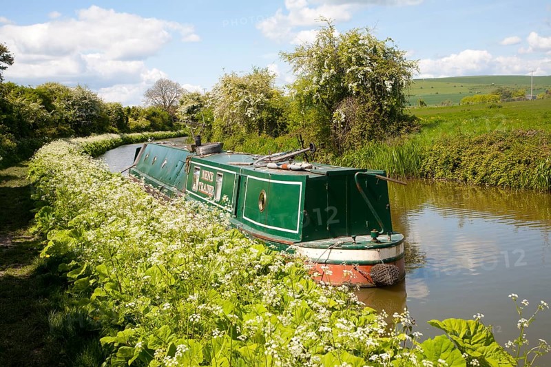 Kennet and Avon canal stretch between All Cannings and Alton Barnes, Vale of Pewsey, Wiltshire, England, United Kingdom, Europe