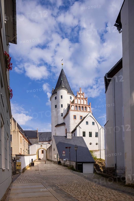 Schwarzenberg/Erzgeb. is a large district town in the Erzgebirge district of Saxony. Built in the 12th century as a fortification to protect a trade route, the small mountain town developed into the centre of the dominion of the same name and the later Schwarzenberg district. The Protestant-Lutheran St. George's Church is a baroque hall church which, together with the castle, characterises the townscape of Schwarzenberg, Schwarzenberg, Schwarzenberg, Saxony, Germany, Europe
