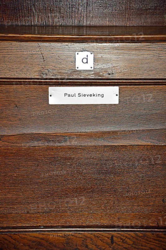 Europe, Germany, Hamburg, City, Chamber of Commerce, historic stock exchange hall, bench with name plate Paul Sieveking, former mayor, Hamburg, Hamburg, Federal Republic of Germany, Europe