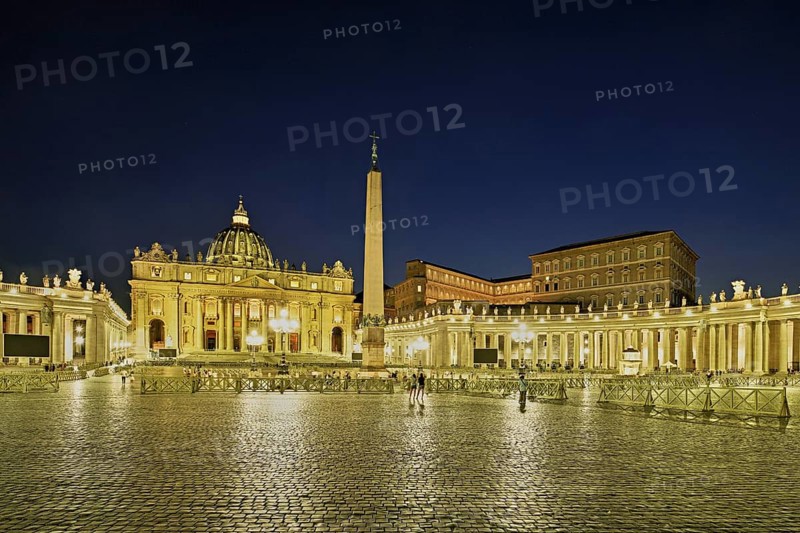 Cathedral, St Peter's, St Peter's Basilica, obelisk, Vatican palaces, St Peter's Square, Vatican at dusk, Rome, Lazio, Italy, Europe