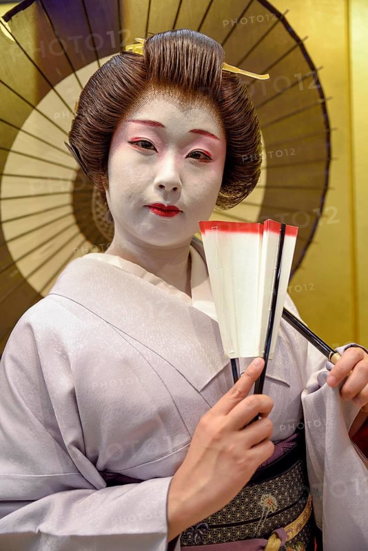 Geisha in traditional costume, portrait, fan, omori, Tokyo, Japan, Asia