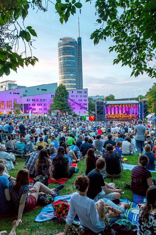Open air concert in Essen's Stadtgarten Park, summer concert of the state government, North Rhine-Westphalia Summer Night? in Essen's Stadtgarten, with the Essen Philharmonic Orchestra, Essen, North Rhine-Westphalia, Germany, Europe