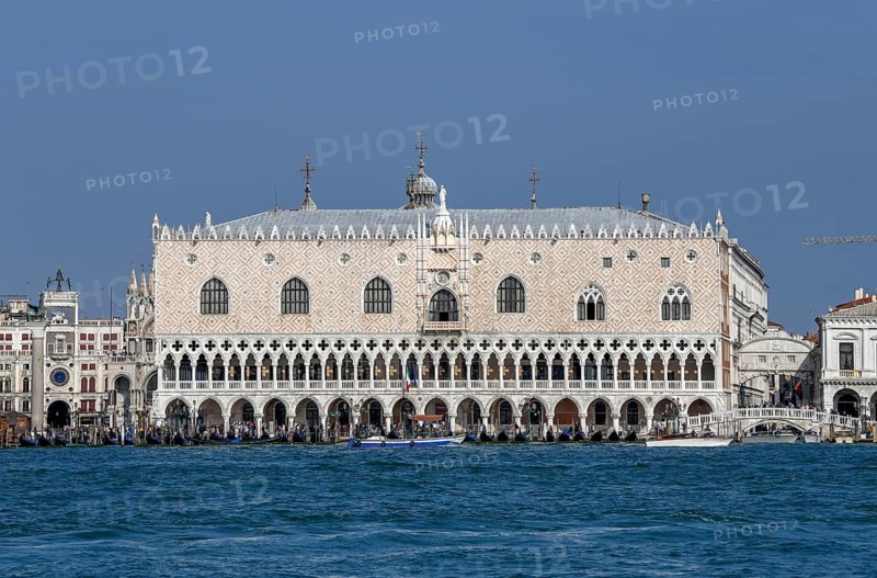 Doge's Palace and Bridge of Sighs, San Marco district, Venice, Veneto region, Italy, Europe